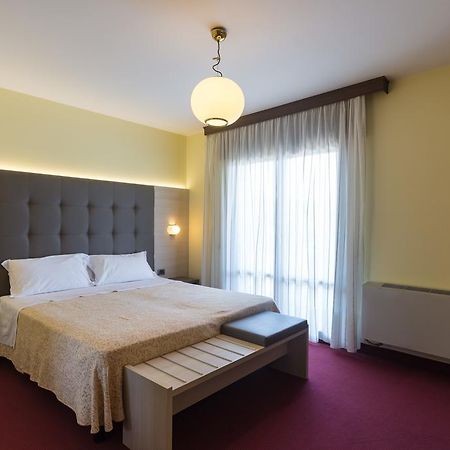 Park Hotel Ristorante Ca' Bianca Istrana Екстер'єр фото