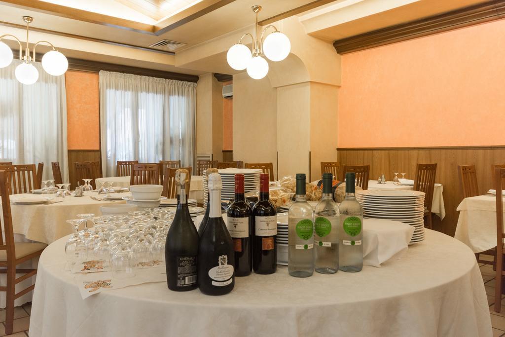 Park Hotel Ristorante Ca' Bianca Istrana Екстер'єр фото
