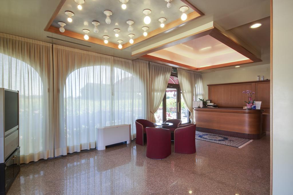 Park Hotel Ristorante Ca' Bianca Istrana Екстер'єр фото